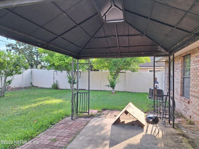 Building Photo - 513 White Jasmine Way