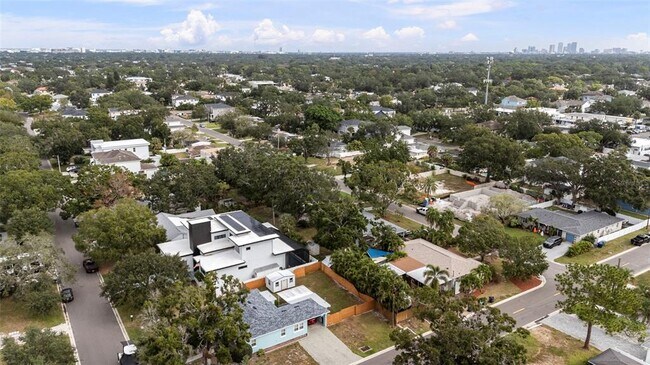 Building Photo - 3624 S Gardenia Ave