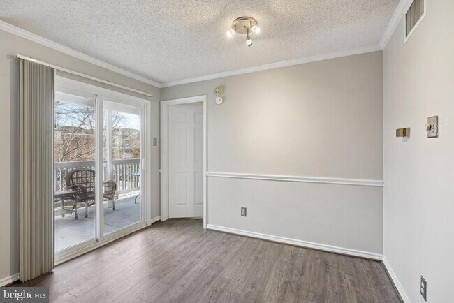 Building Photo - 1536 Lincoln Way