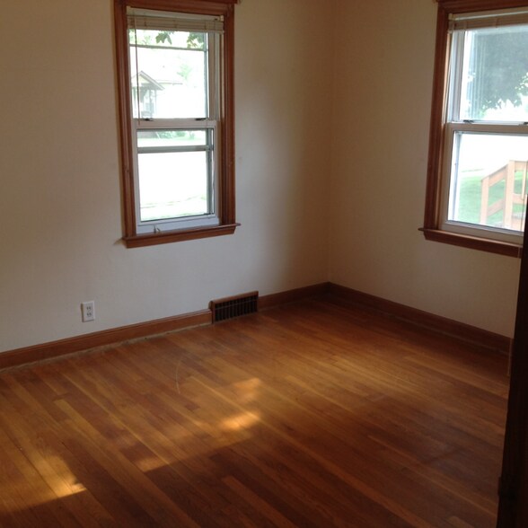 Building Photo - 1118 W Summer St