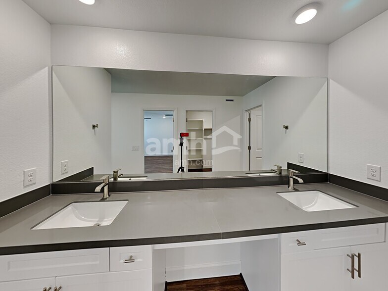 Building Photo - 9123 Taft Point Ct