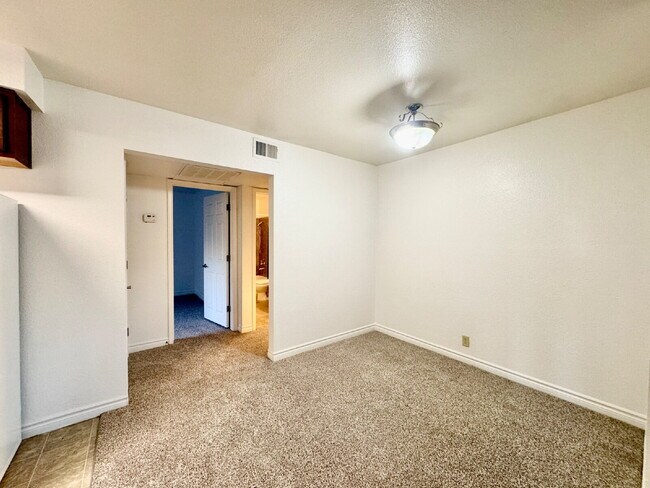 Building Photo - Las Vegas Guard-Gated Condo for Rent | Bella Vita Community | 1 Bedroom Upstairs Unit