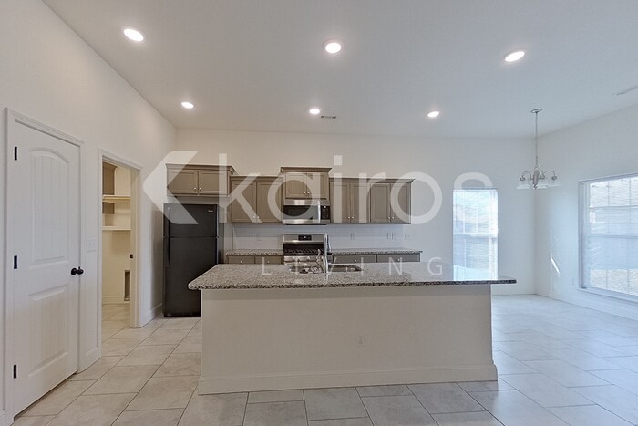 Building Photo - 109 Pin Oak St