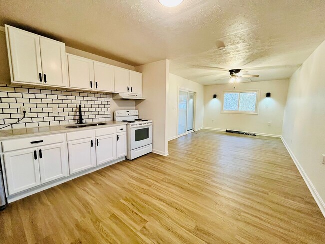 Building Photo - Renovated 3BR/2BA ranch in Valley Station