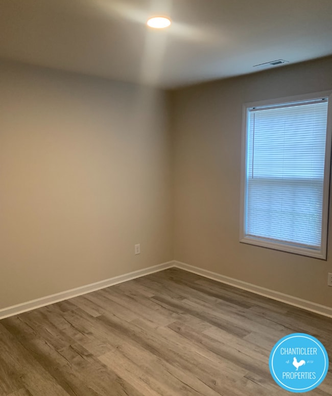 Building Photo - 2433 Harrison Dr