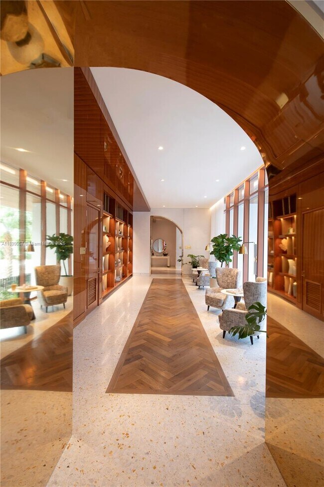 Building Photo - 2655 S Bayshore Dr