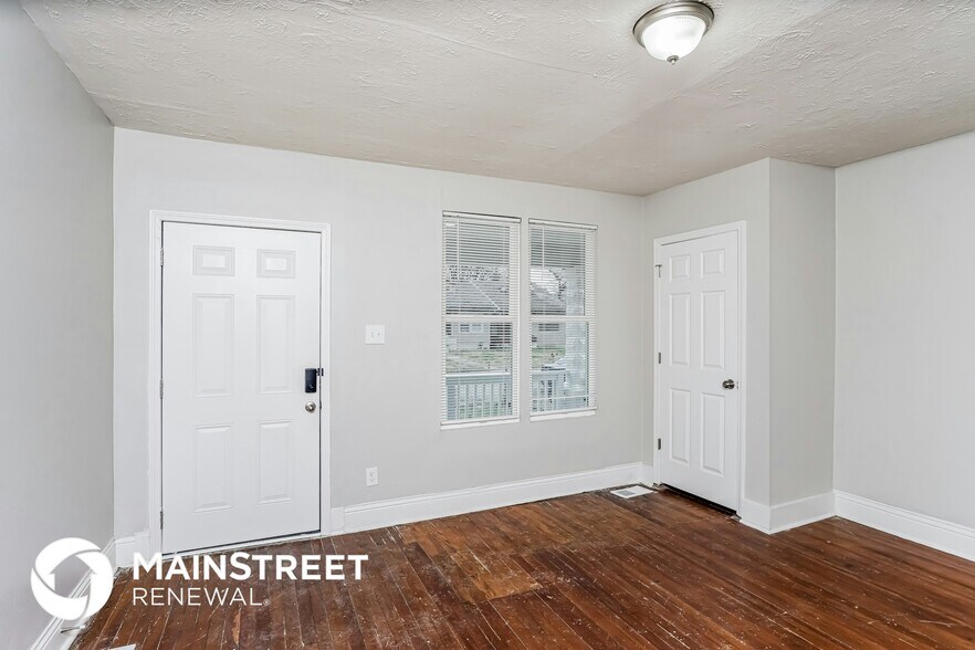 Building Photo - 1420 S 28th St