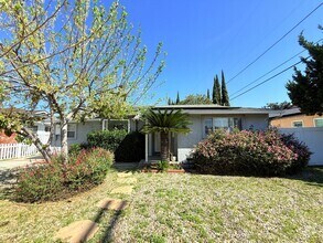 Building Photo - Stunning 3-Bedroom Lake Balboa Home with P...