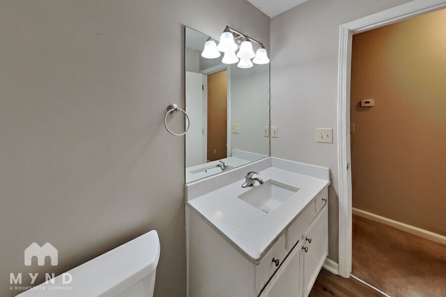 Building Photo - 5631 Regency Manor Ct