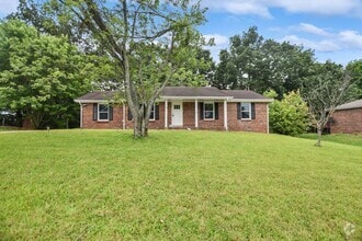 Building Photo - Updated Three Bedroom!