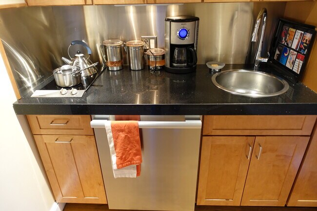 Building Photo - 116 W Newton St