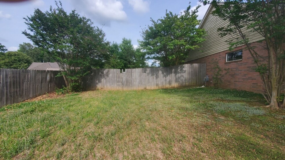 Building Photo - 1084 Tara Dr