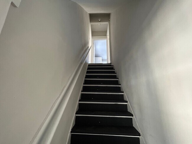 Building Photo - Newly Updated 3 bedroom 1.5 Bath in Cheviot