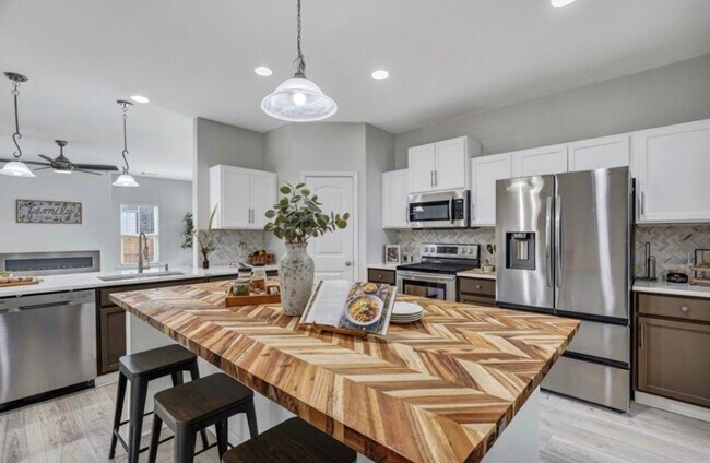 Building Photo - 1 Sunny Ct