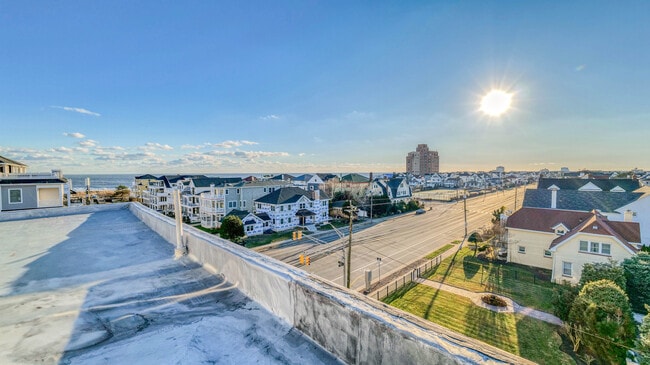 Building Photo - 25 S Surrey Ave