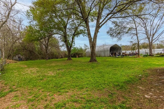 Building Photo - 5311 Pine Ave