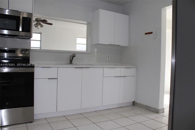 Building Photo - 3040 SW 69th Ave