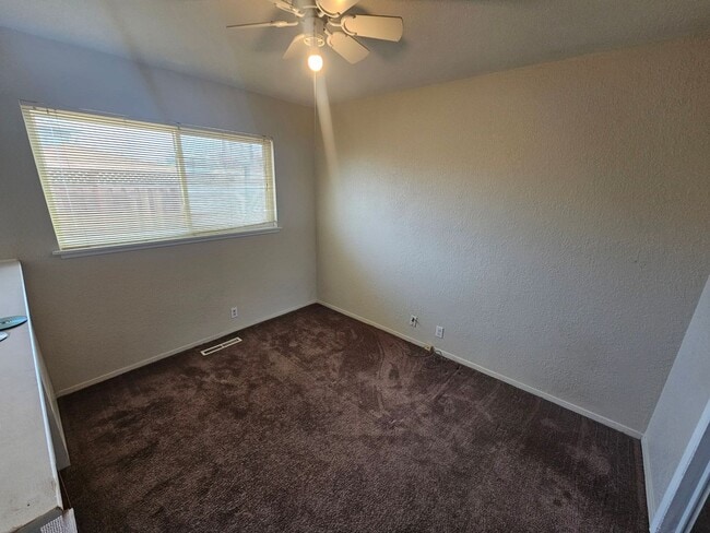 Building Photo - Charming Castro Valley Home: Spacious Livi...