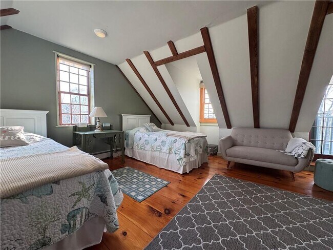 Building Photo - 9 Thames St