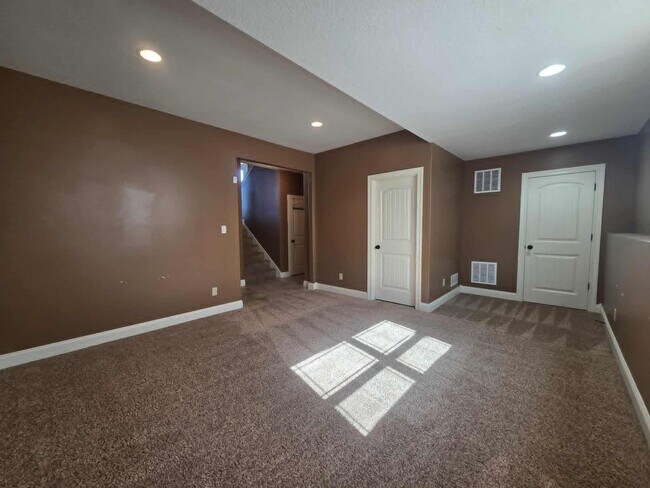 Building Photo - Spacious Home for Rent!