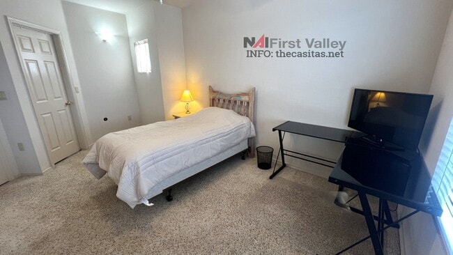 Building Photo - 2 Bedrooms, 2 Baths