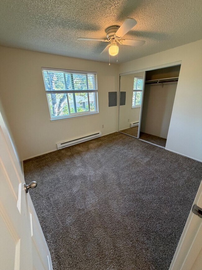 Building Photo - (858) Fox Fire - 2 Bedroom / 1 Bathroom