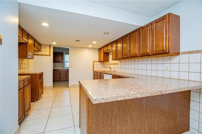Building Photo - 2726 W Highland Cir