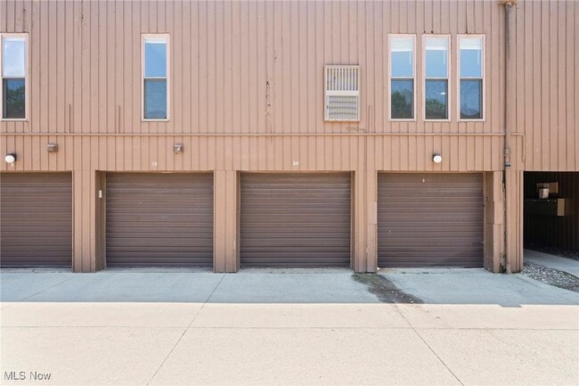 Building Photo - 33803 Electric Blvd