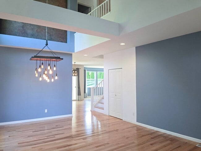 Building Photo - Gorgeous 4 Bedroom Lake Stevens Home in Cr...