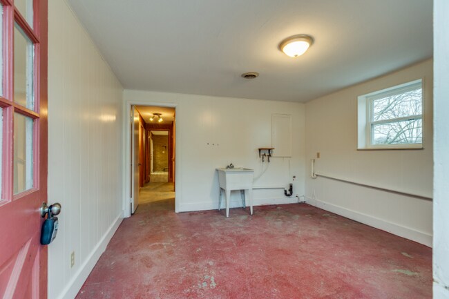 Building Photo - 134 Howes Chapel Rd