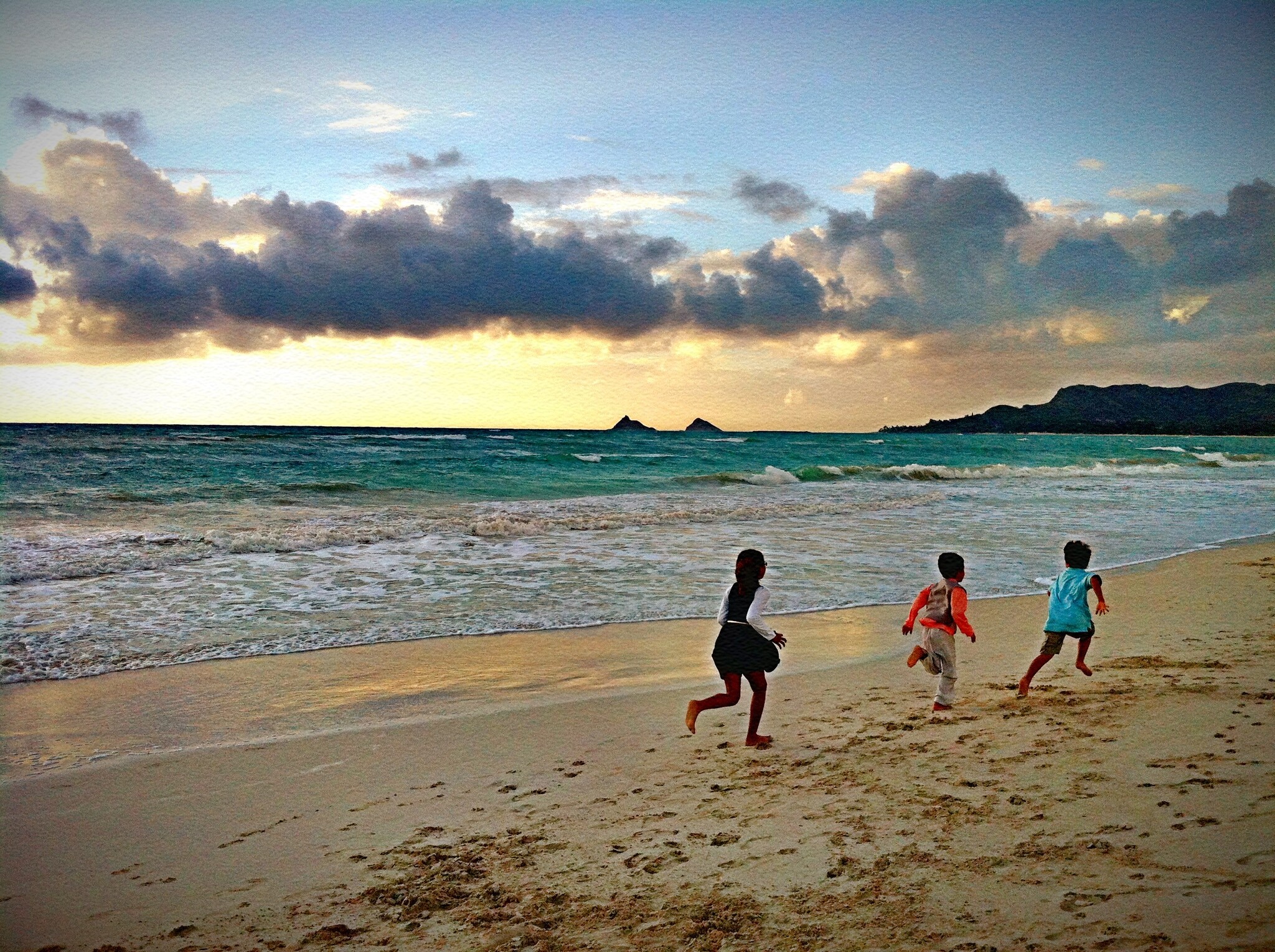 Keiki Playing at Sunrise on Kailua Beach - 291 Awakea Rd