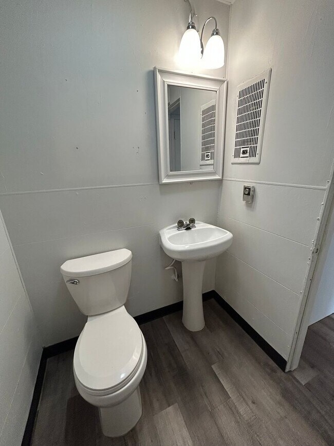 Building Photo - 928ru