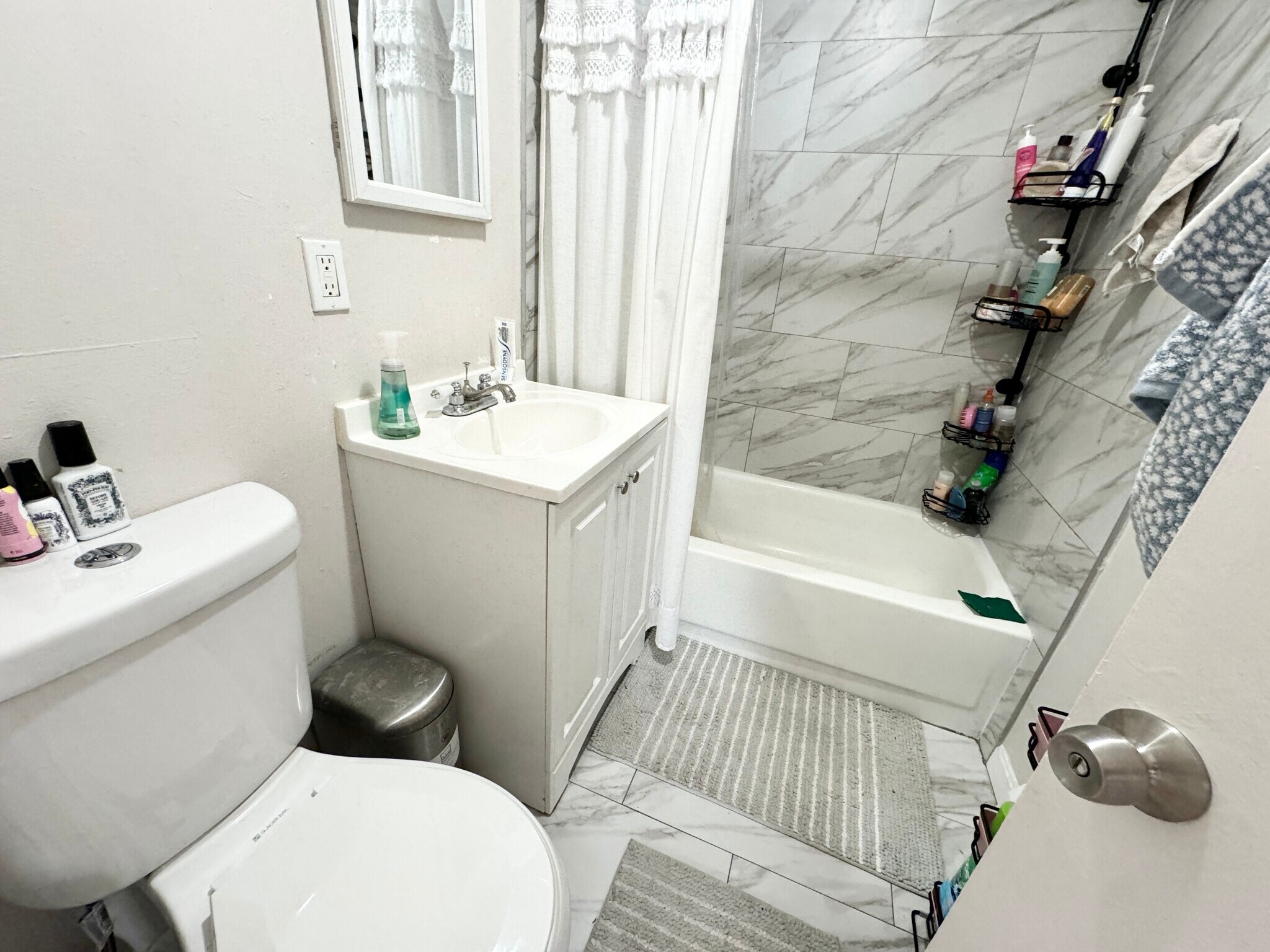 Building Photo - 1572 Tremont St