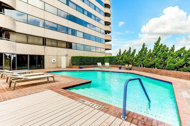 Building Photo - 5000 Montrose Blvd