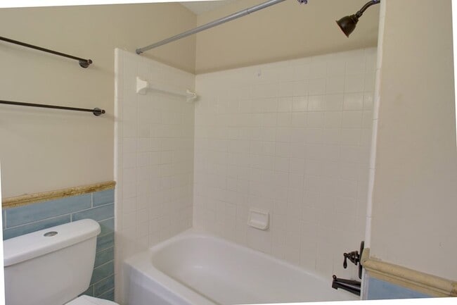 Building Photo - 809 Barrington Dr