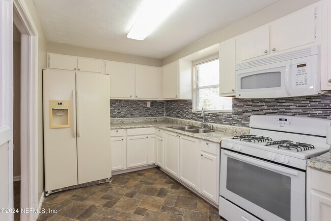 Building Photo - 4653 Haldis Ave