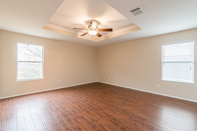 Building Photo - 137 Weeping Way