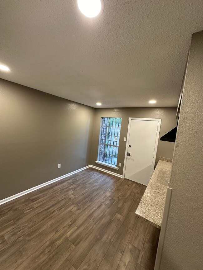 Building Photo - 1024 Dimarco Dr