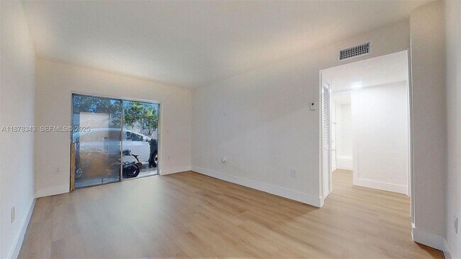 Building Photo - 567 SW 3rd St