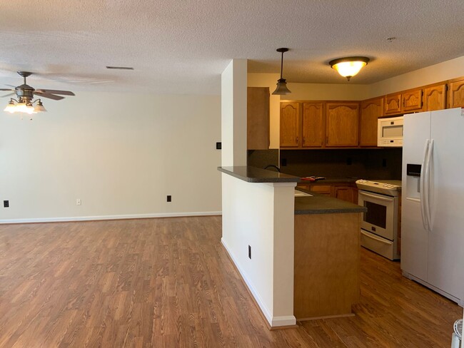 Building Photo - Gorgeous 2BR Somerset Village Condo