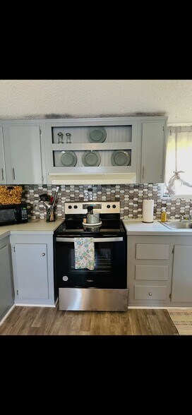 Building Photo - 204 Meadow Lark Dr