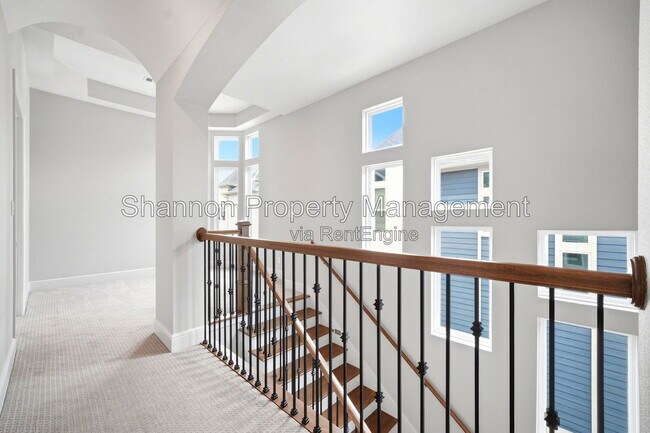 Building Photo - 1204 W 16th St