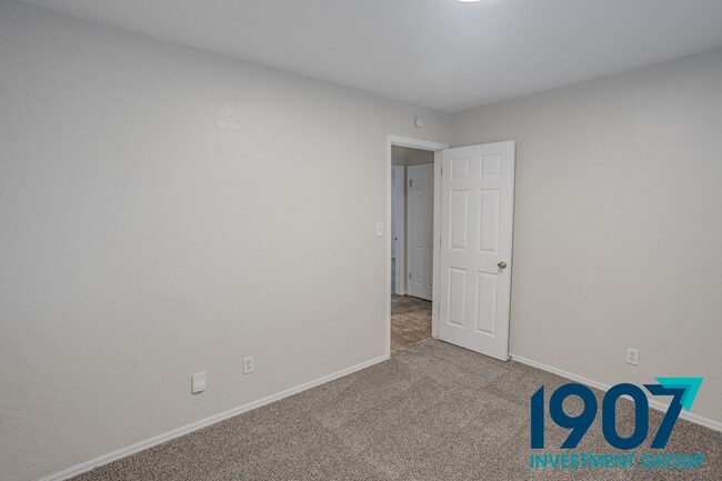 Building Photo - 809 Arnold Ave