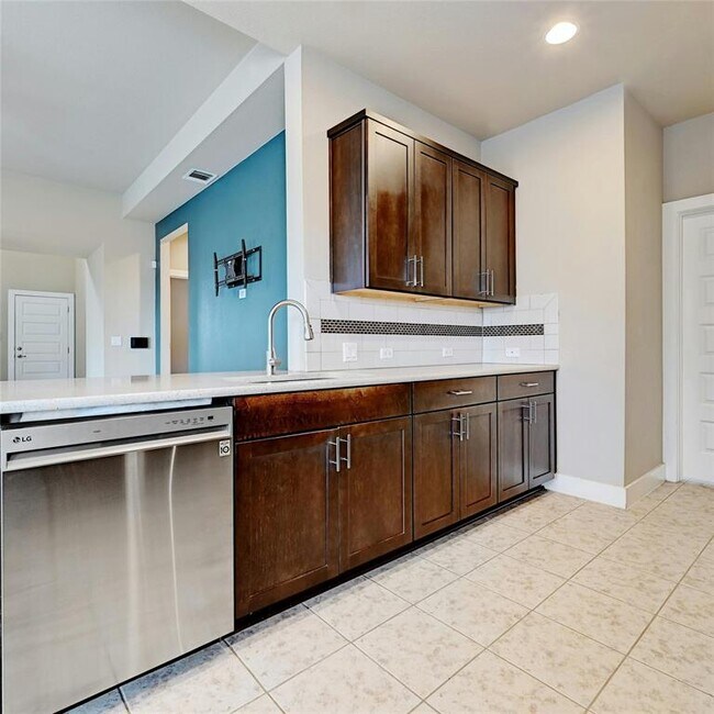 Building Photo - 8300 Brahma Dr