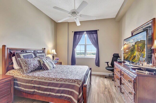 Building Photo - 616 Clearwater Park Rd