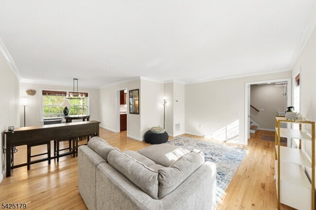 Building Photo - 112 Peapack Rd