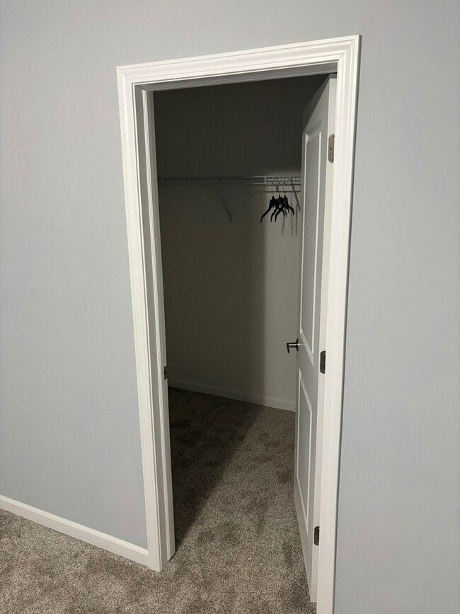 Building Photo - 2142 Hidden Ridge Dr