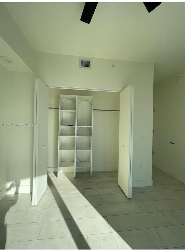 Building Photo - 2000 Metropica Wy