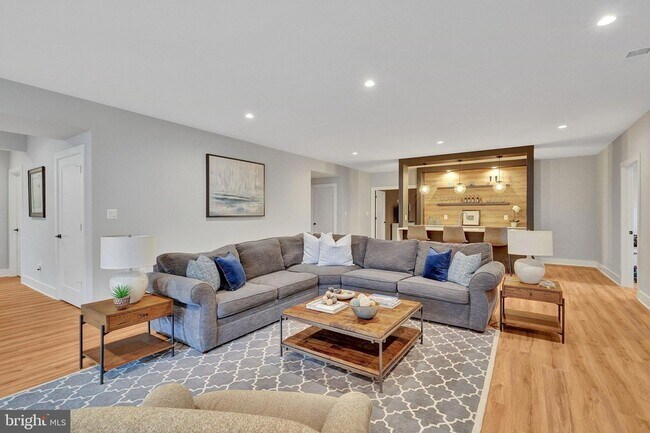 Building Photo - 1100 Balls Hill Rd