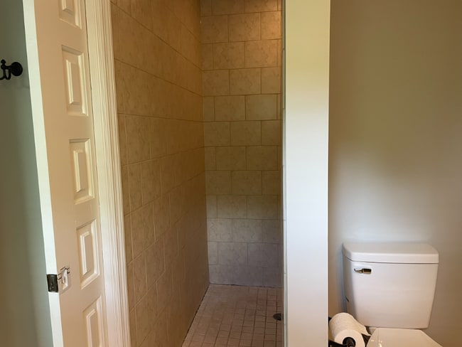 Building Photo - 2100 Cheltenham Rd